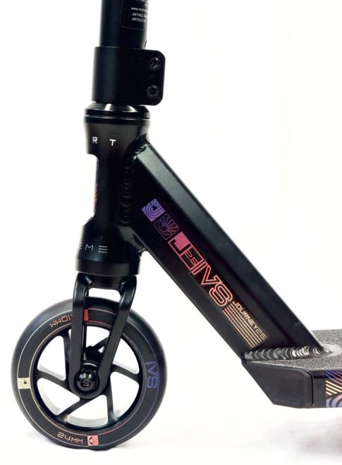Invert Supreme Jamie Hull Scooter Holographic